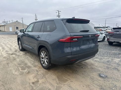 Used 2025 Toyota Grand Highlander AWD image 3