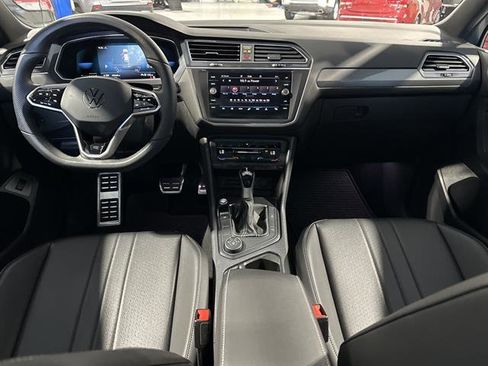 Certified 2022 Volkswagen Tiguan SE R-Line image 25