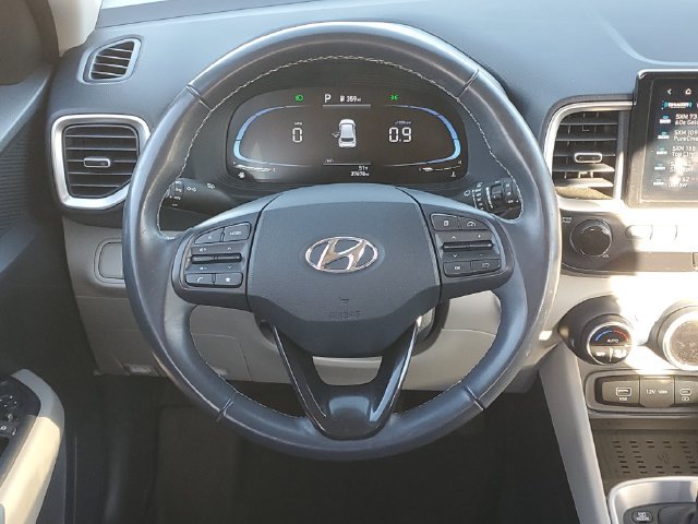 Used 2024 Hyundai Venue Limited FWD image 12