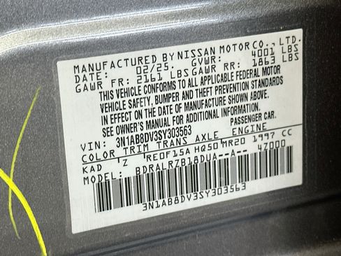 Used 2025 Nissan Sentra SR FWD image 12