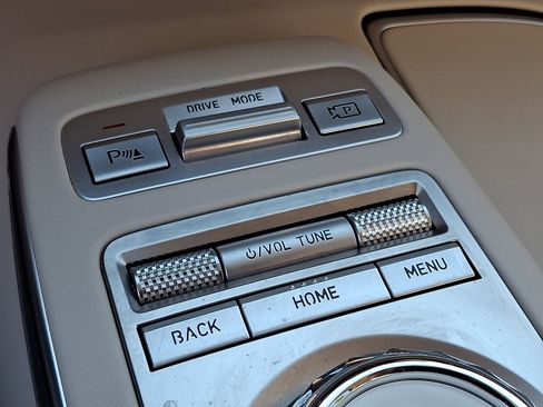 Certified 2022 Genesis GV70 2.5T w/ Advanced Package image 27