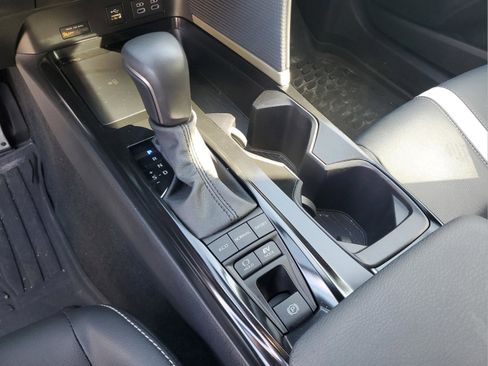 Used 2025 Toyota Camry SE image 27