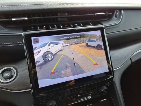 Used 2023 Jeep Grand Cherokee L Limited image 23