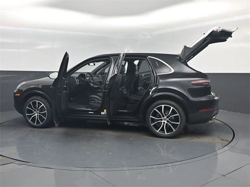 Used 2020 Porsche Cayenne S image 69