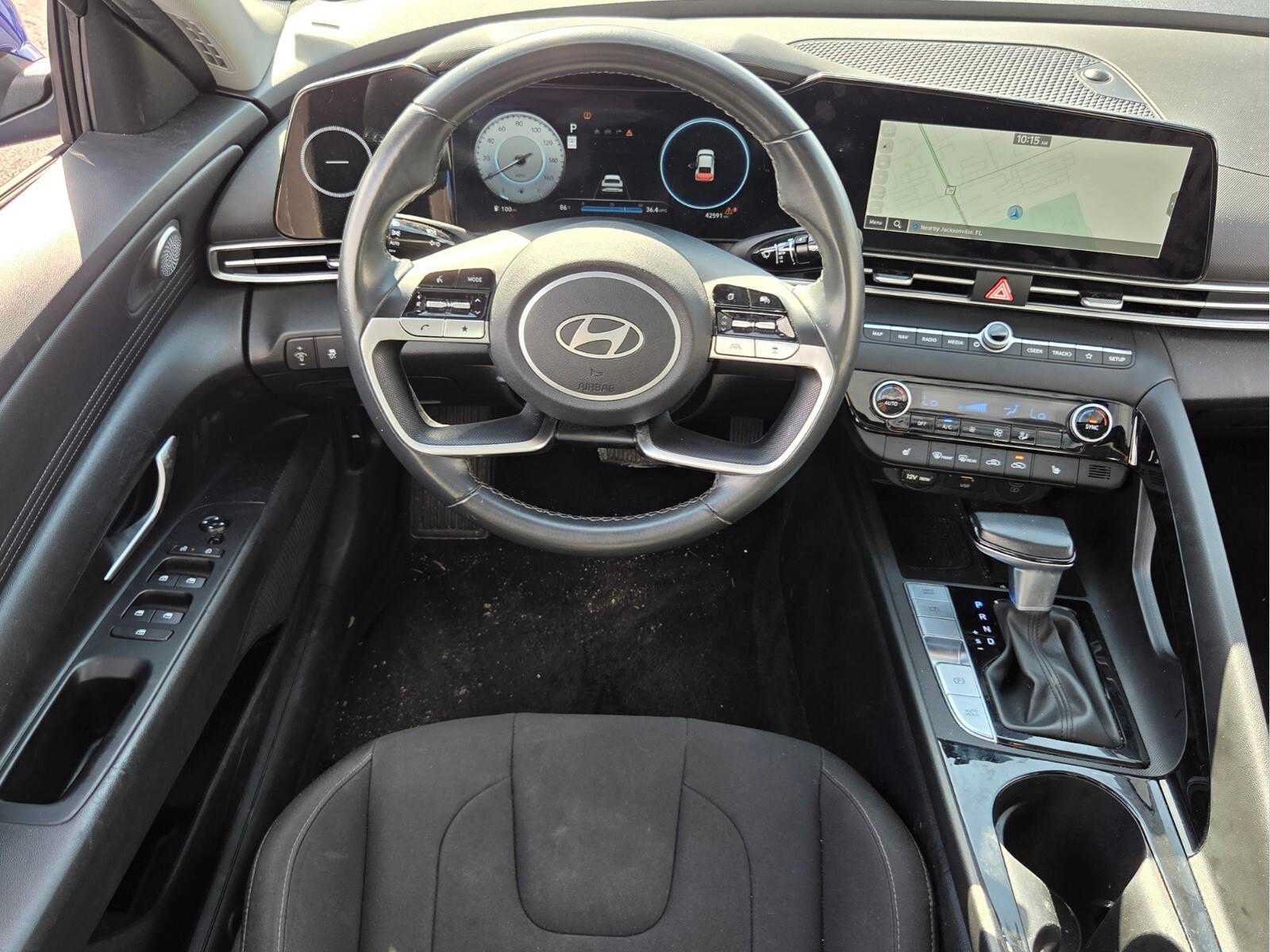 Used 2025 Hyundai Elantra SEL FWD image 13