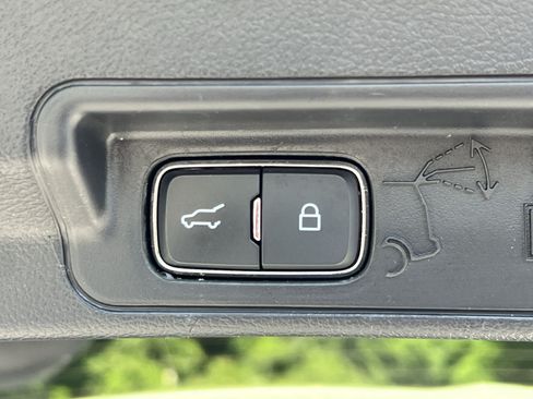 Used 2025 Ford Explorer ST-Line AWD/4WD image 33