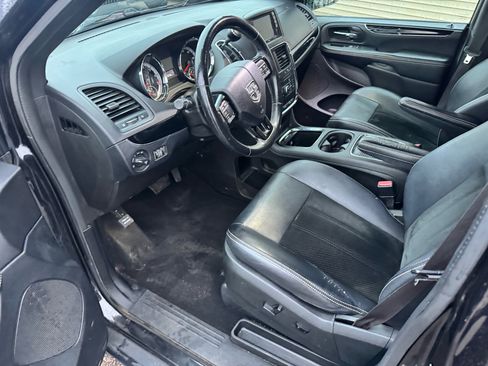 Used 2018 Dodge Grand Caravan SXT w/ Driver Convenience Group image 11