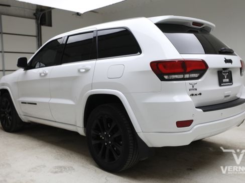 Used 2021 Jeep Grand Cherokee Laredo X AWD/4WD image 3