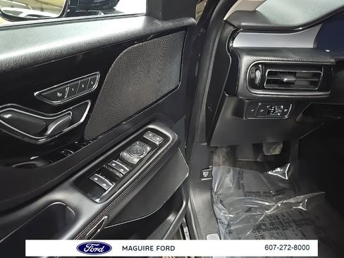 Used 2022 Lincoln Aviator AWD w/ Elements Package image 27