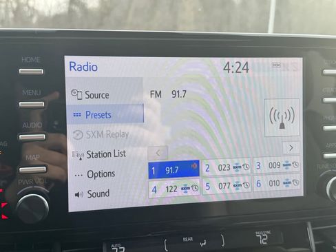 Used 2024 Toyota Sienna XLE image 6