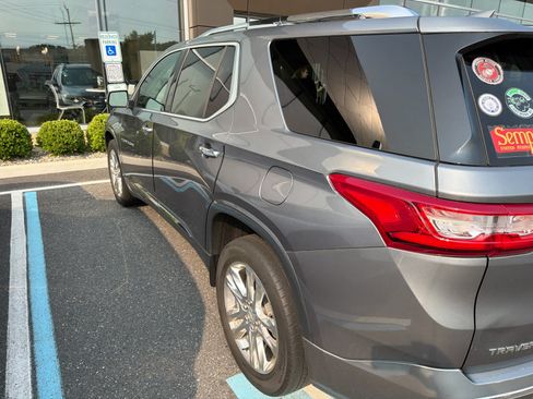 Used 2021 Chevrolet Traverse High Country AWD/4WD image 4