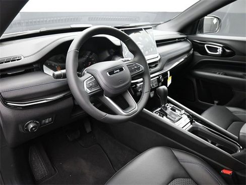 New 2026 Jeep Compass Latitude image 11