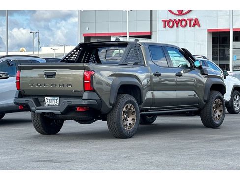 New 2025 Toyota Tacoma 4x4 Double Cab Hybrid image 4