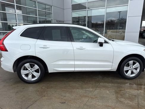 Used 2022 Volvo XC60 B5 Momentum image 8