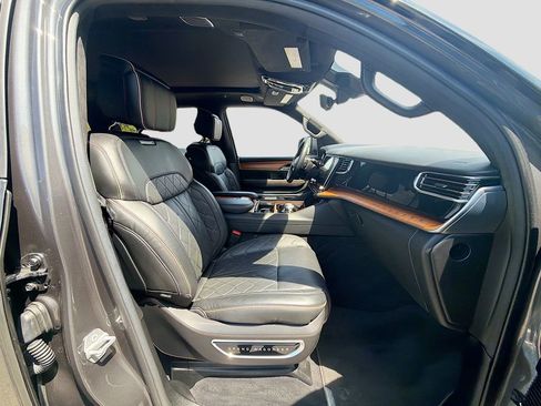 Used 2022 Jeep Grand Wagoneer Series III w/ Flexible Seating Group AWD/4WD image 16