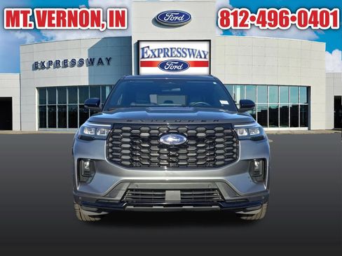 Used 2025 Ford Explorer ST-Line w/ ST-Line Street Pack AWD/4WD image 4