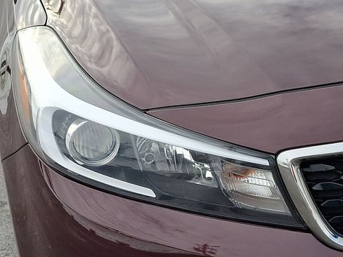 Used 2018 Kia Forte LX image 9