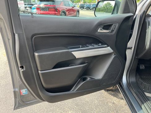 Used 2022 Chevrolet Colorado LT w/ LT Convenience Package AWD/4WD image 12