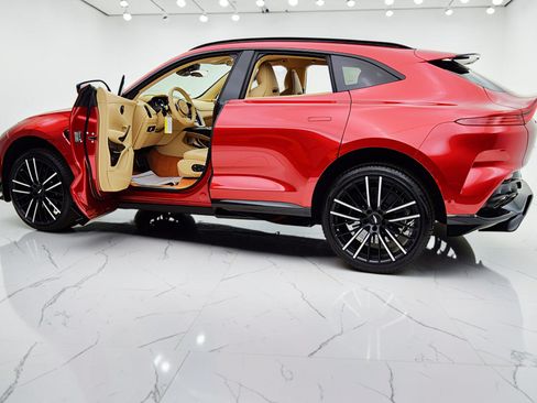 Used 2023 Aston Martin DBX 707 AWD/4WD image 6