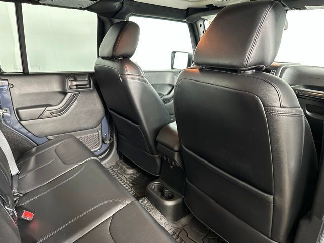 Used 2017 Jeep Wrangler Unlimited Sahara AWD/4WD image 25