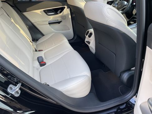 Used 2024 Mercedes-Benz GLC 300 4MATIC image 43