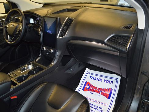 Used 2022 Ford Edge Titanium image 10