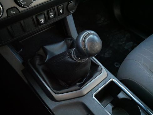 Used 2019 Toyota Tacoma TRD Off-Road image 24