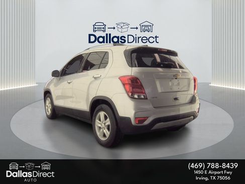 Used 2020 Chevrolet Trax LT w/ LT Convenience Package image 9