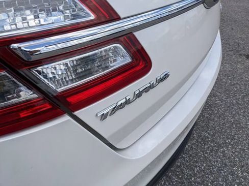 Used 2018 Ford Taurus Limited FWD image 12