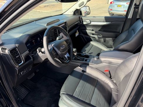 Used 2025 Ford Ranger Lariat w/ Black Appearance Package image 14