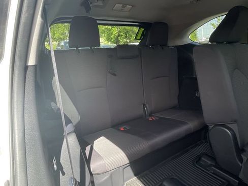 Used 2021 Toyota Highlander LE AWD/4WD image 23