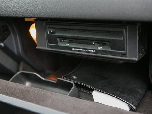 Used 2016 Volkswagen Touareg TDI image 22