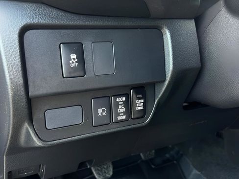 Used 2022 Toyota Tacoma TRD Sport w/ TRD Premium Sport Package AWD/4WD image 32