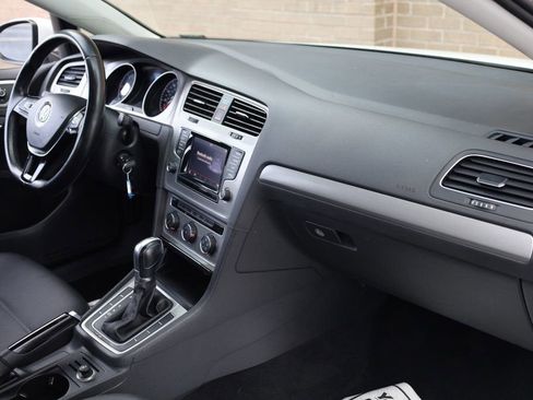 Used 2015 Volkswagen Golf TDI S image 24