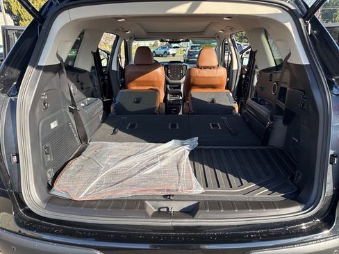Certified 2025 Subaru Ascent Touring w/ Popular Package #2 image 18
