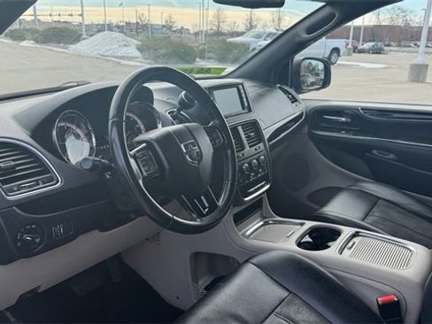 Used 2019 Dodge Grand Caravan SXT image 18