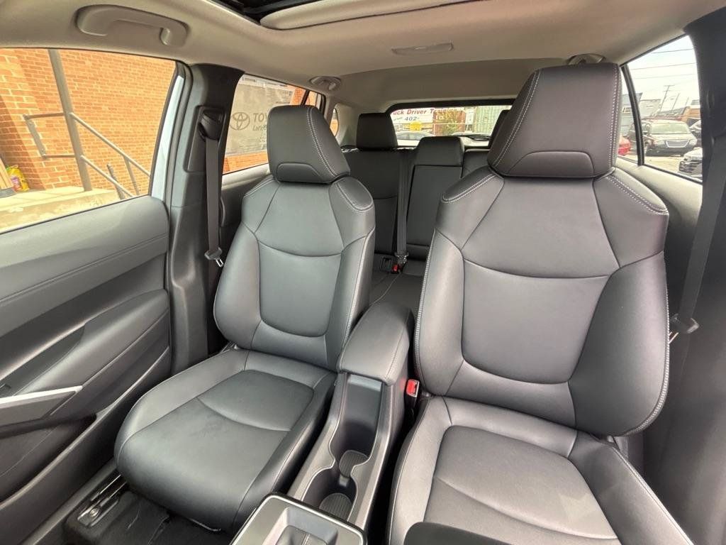 Used 2026 Toyota Corolla Cross XLE w/ Convenience Package FWD image 23