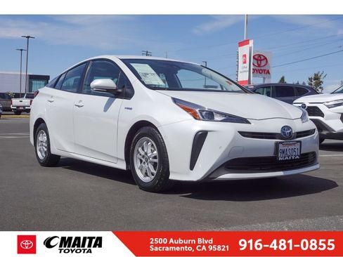 Used 2022 Toyota Prius LE FWD image 1