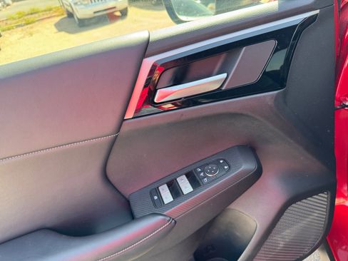 Used 2024 Mitsubishi Outlander SE Black Edition image 11