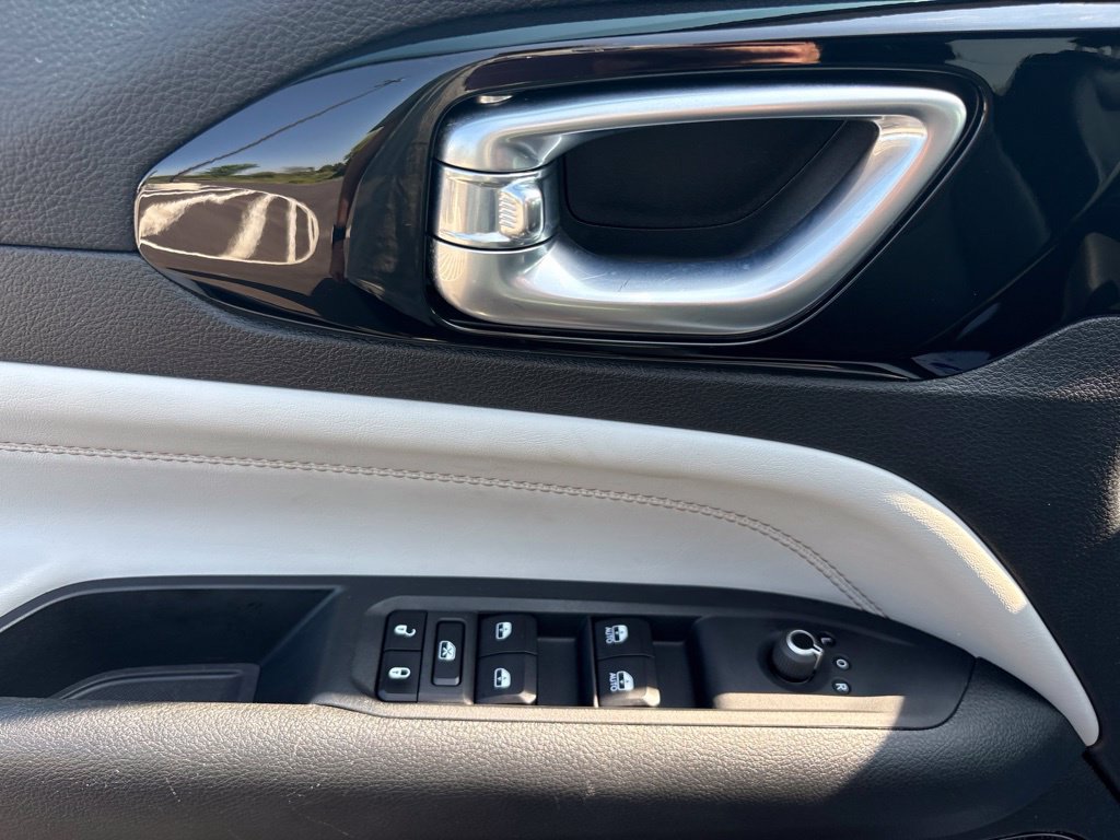 Certified 2023 Jeep Compass Limited w/ Elite Group AWD/4WD image 15