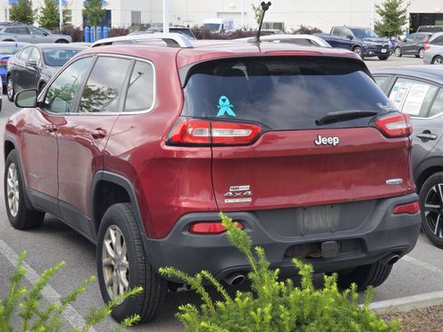 Used 2014 Jeep Cherokee Latitude w/ Cold Weather Group AWD/4WD image 5