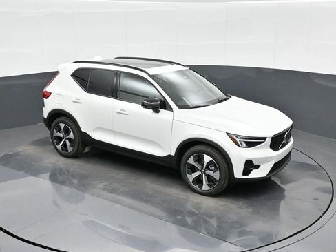 New 2026 Volvo XC40 B4 Plus w/ Protection Package Premier image 20