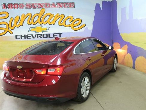 Used 2017 Chevrolet Malibu LT image 8