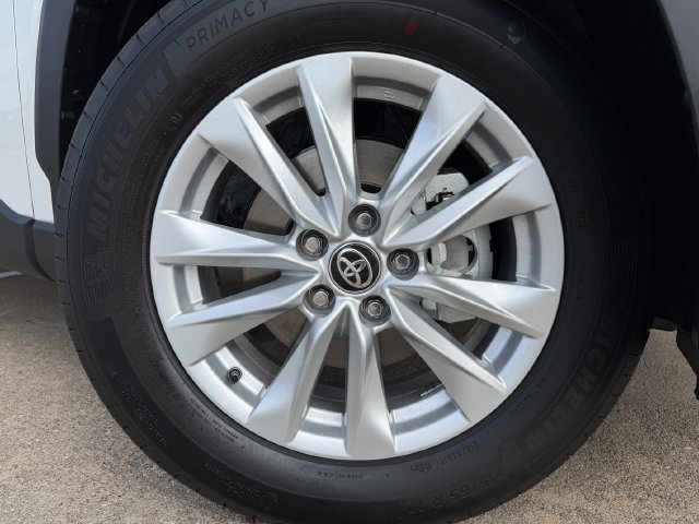 Used 2026 Toyota Corolla Cross LE FWD image 9
