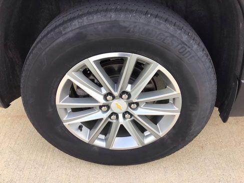 Used 2023 Chevrolet Traverse LT FWD image 30