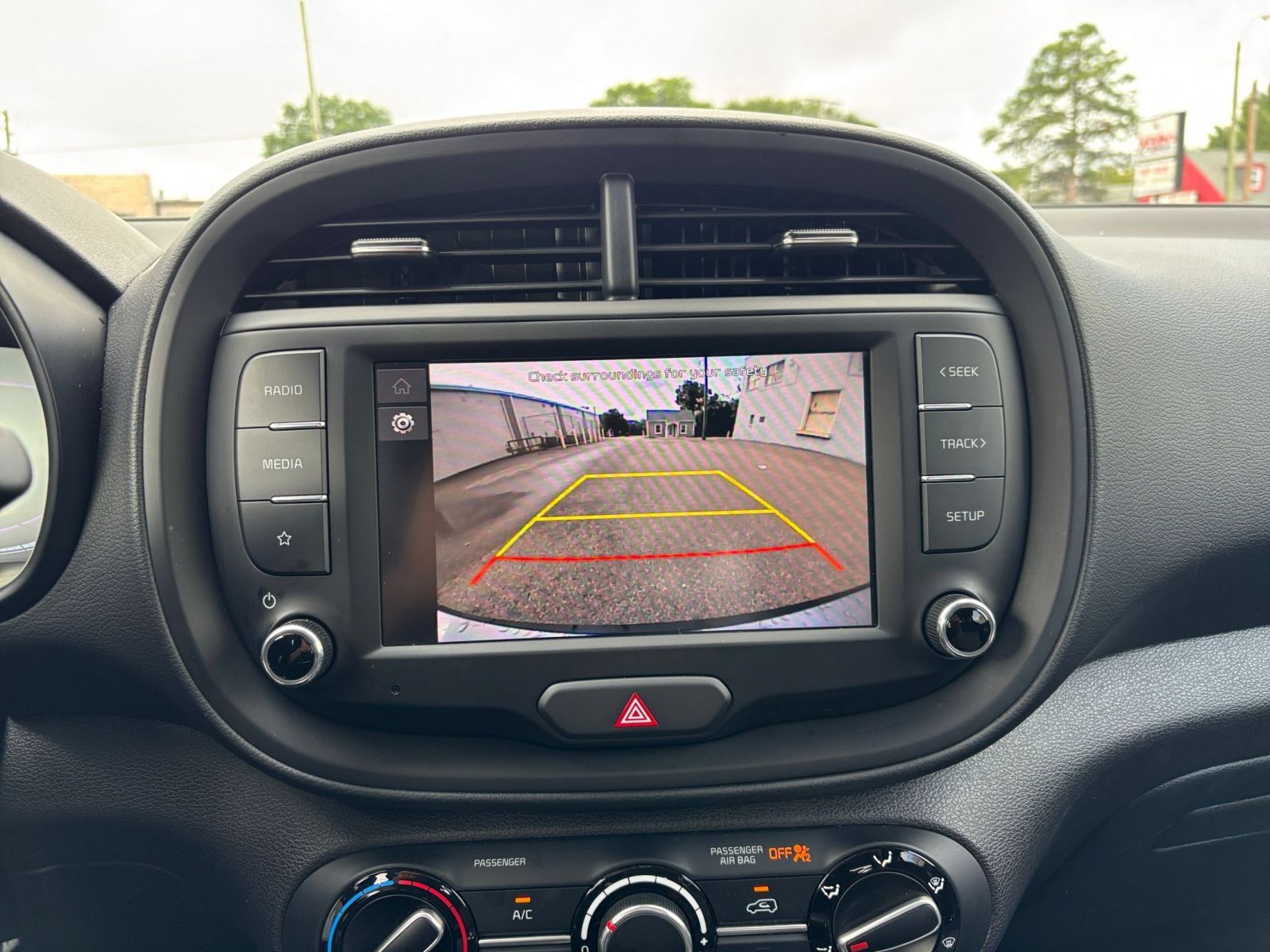 Used 2025 Kia Soul LX w/ LX Technology Package FWD image 21