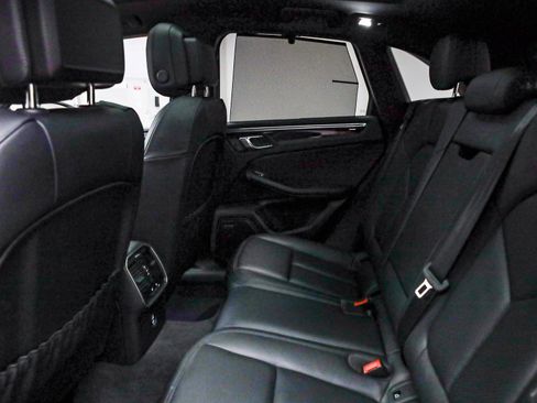 Used 2025 Porsche Macan image 23