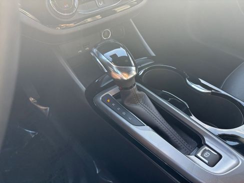 Used 2025 Buick Envista Sport Touring image 41