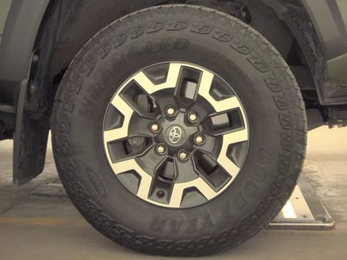 Used 2022 Toyota Tacoma TRD Off-Road image 10