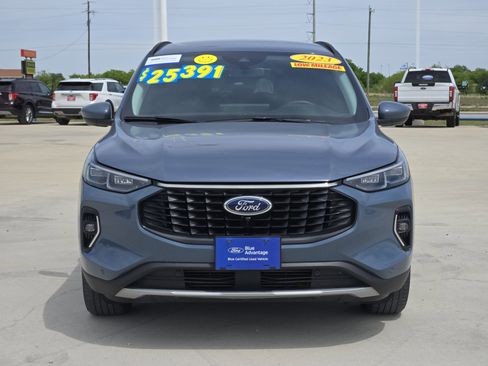 Certified 2023 Ford Escape Platinum AWD/4WD image 2